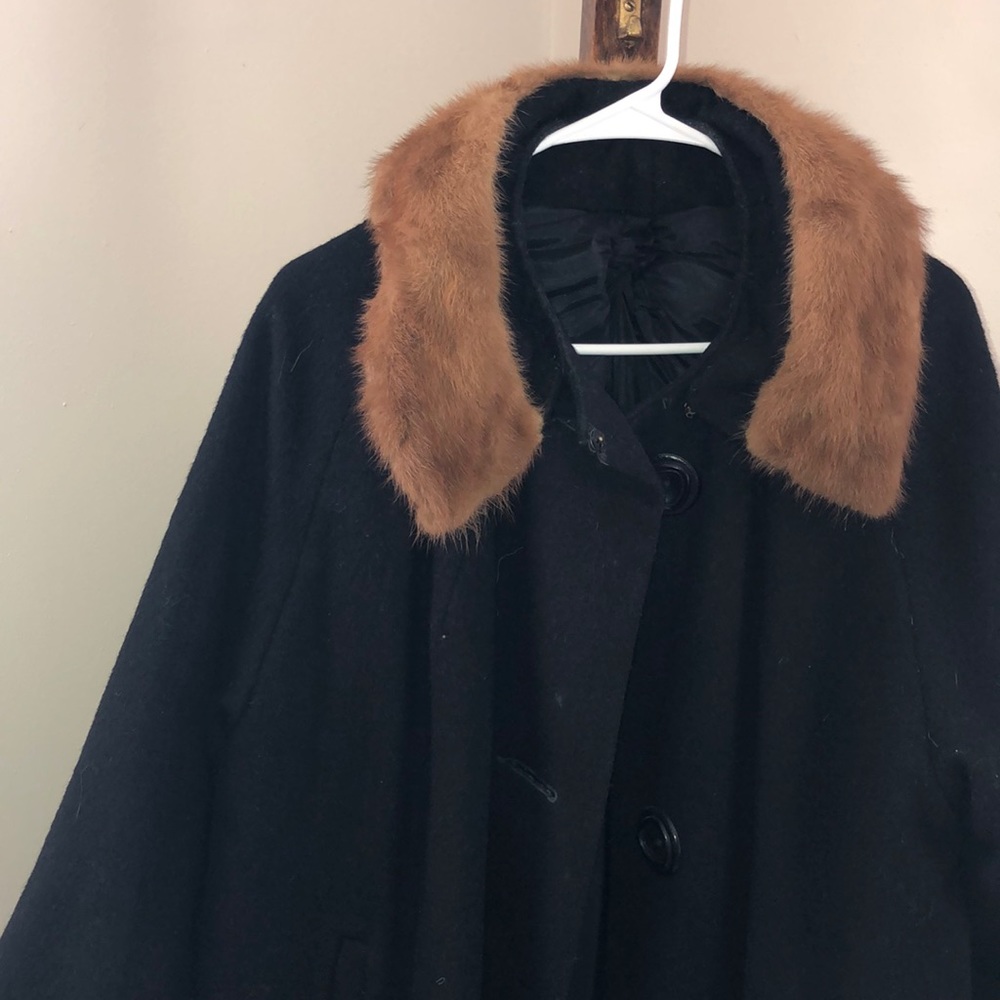 Vintage women’s coat with collar